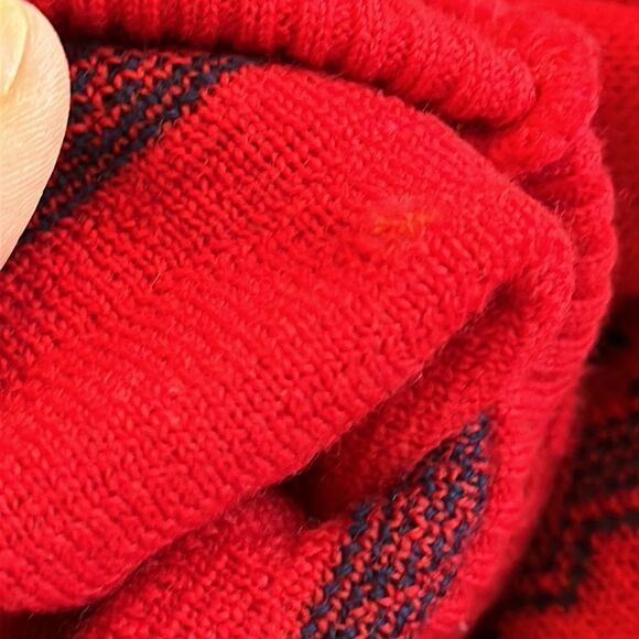 Vintage 70s Meister red wool sweater with navy blue snowflake pattern - Picture 12 of 12